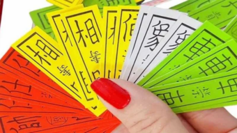 Bộ bài Tứ Sắc với các quân tướng sĩ tượng đặc trưng